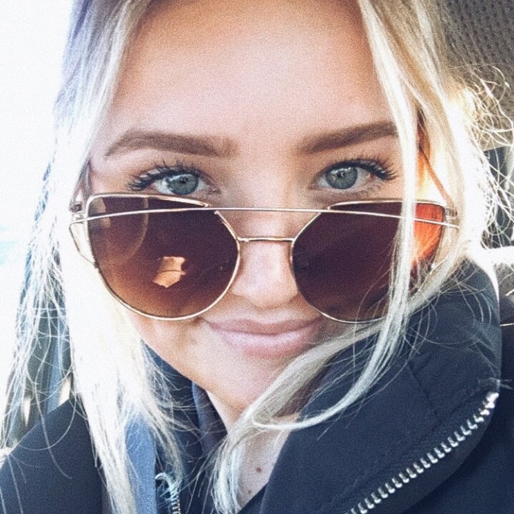 Meet your Posher, Caroline